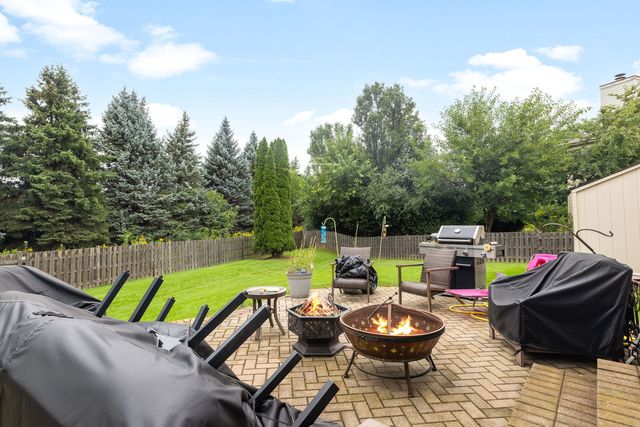 2607 W Westwood Court, Carpentersville, IL 60110