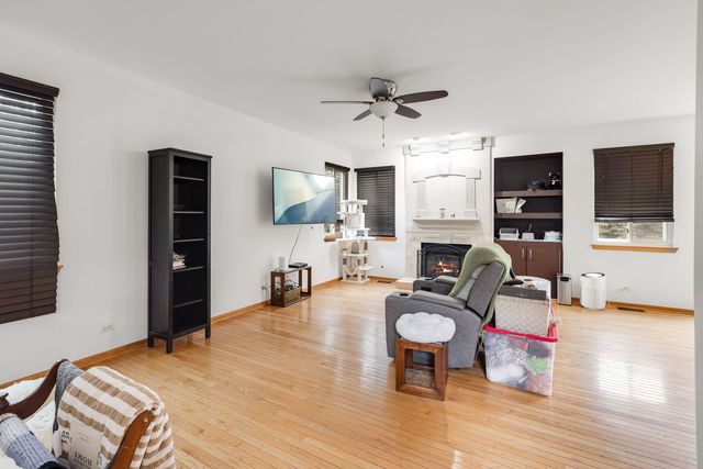 2607 W Westwood Court, Carpentersville, IL 60110