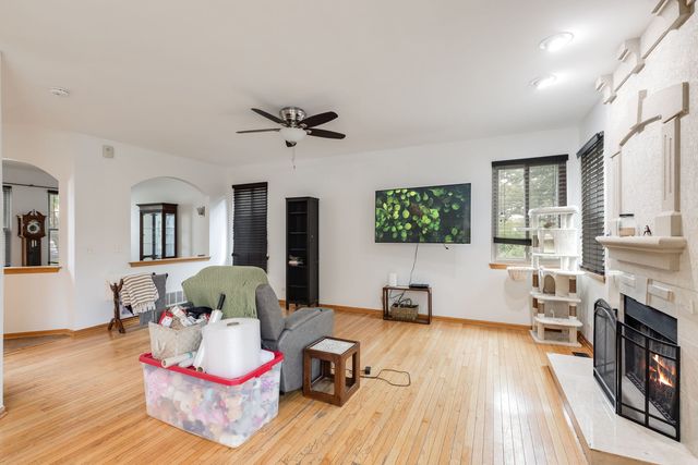 2607 W Westwood Court, Carpentersville, IL 60110