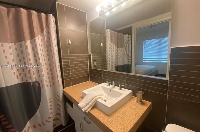 435 21st St 204, Miami Beach, FL 33139