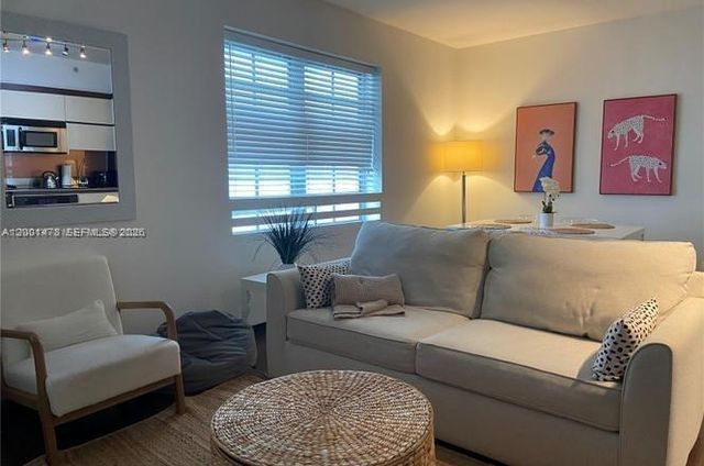 435 21st St 204, Miami Beach, FL 33139