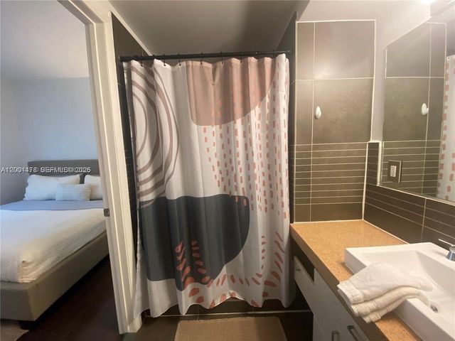 435 21st St 204, Miami Beach, FL 33139