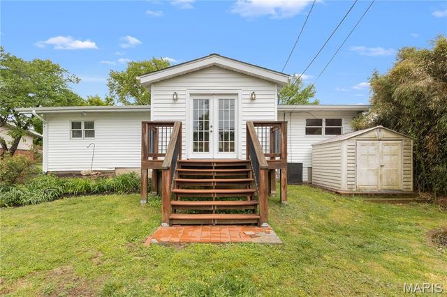 1965 Thunderbird Avenue, Florissant, MO 63033