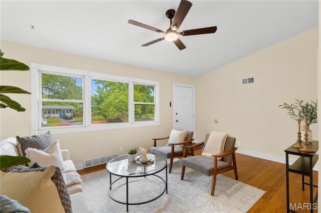 1965 Thunderbird Avenue, Florissant, MO 63033