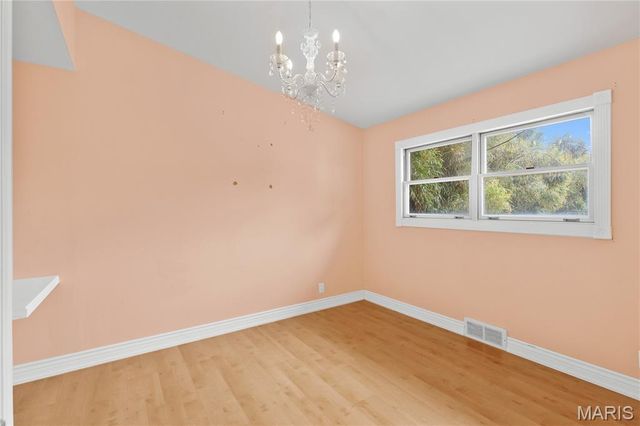 1965 Thunderbird Avenue, Florissant, MO 63033