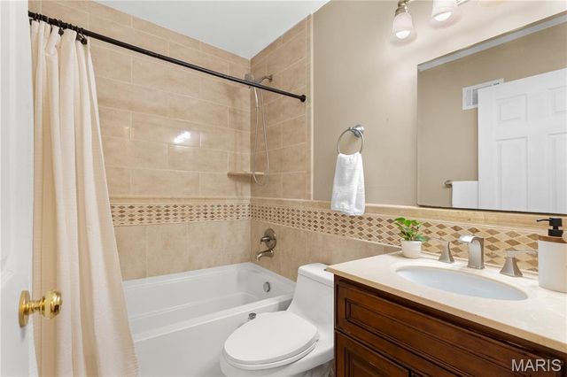 1965 Thunderbird Avenue, Florissant, MO 63033
