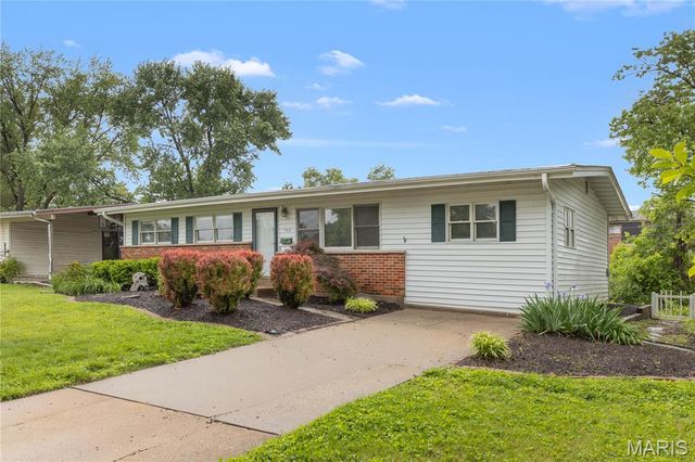 1965 Thunderbird Avenue, Florissant, MO 63033
