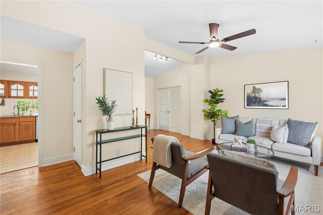 1965 Thunderbird Avenue, Florissant, MO 63033