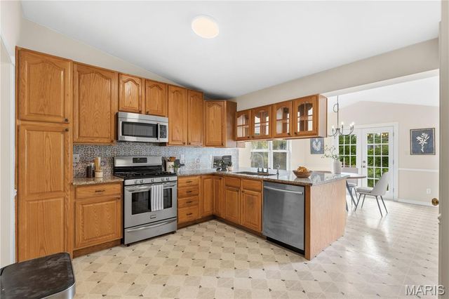 1965 Thunderbird Avenue, Florissant, MO 63033