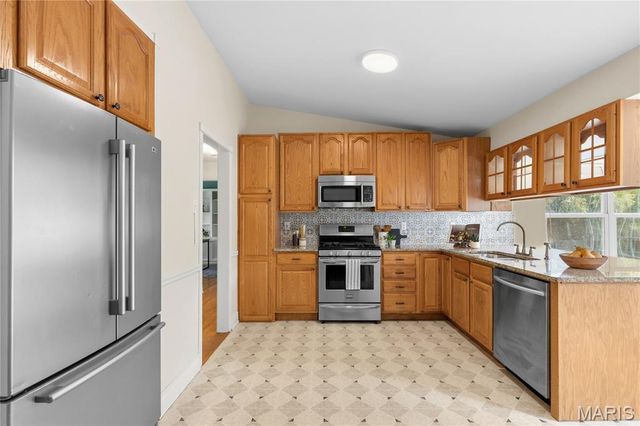 1965 Thunderbird Avenue, Florissant, MO 63033