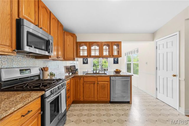 1965 Thunderbird Avenue, Florissant, MO 63033