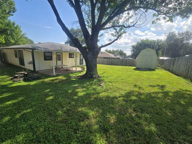 3808 Indian Wells Drive, Arlington, TX 76017