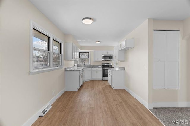 51 Woodlawn Drive, St Charles, MO 63301