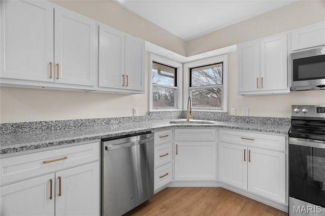 51 Woodlawn Drive, St Charles, MO 63301