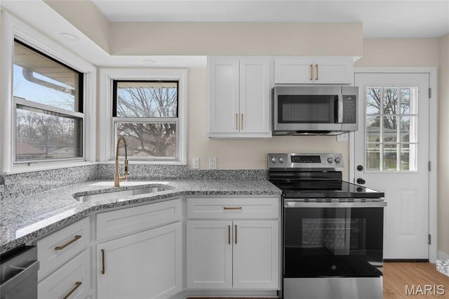 51 Woodlawn Drive, St Charles, MO 63301