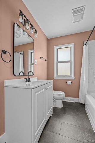 51 Woodlawn Drive, St Charles, MO 63301