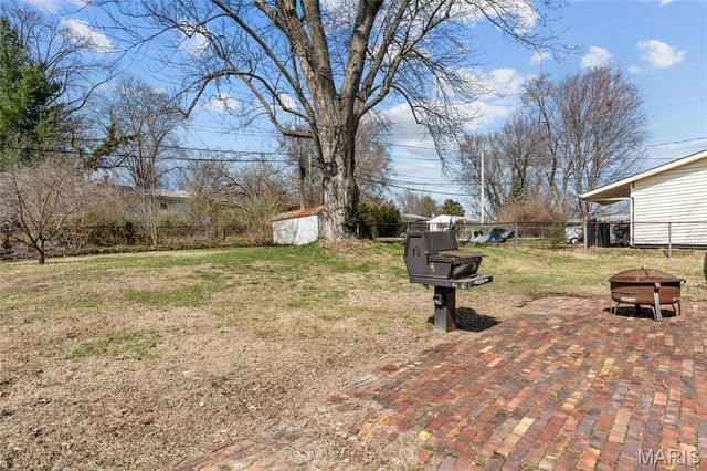 51 Woodlawn Drive, St Charles, MO 63301