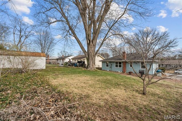 51 Woodlawn Drive, St Charles, MO 63301