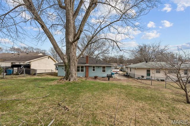 51 Woodlawn Drive, St Charles, MO 63301
