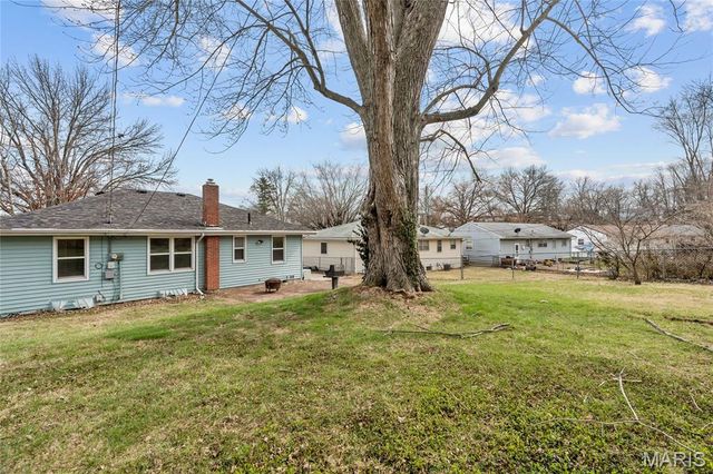 51 Woodlawn Drive, St Charles, MO 63301