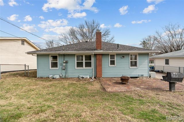 51 Woodlawn Drive, St Charles, MO 63301