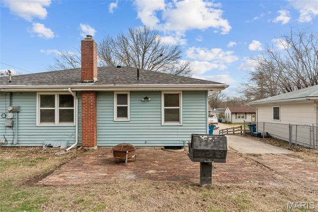 51 Woodlawn Drive, St Charles, MO 63301