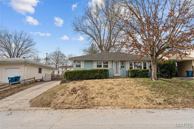 51 Woodlawn Drive, St Charles, MO 63301