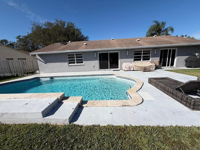 920 Monticello Ave 920, Davie, FL 33325