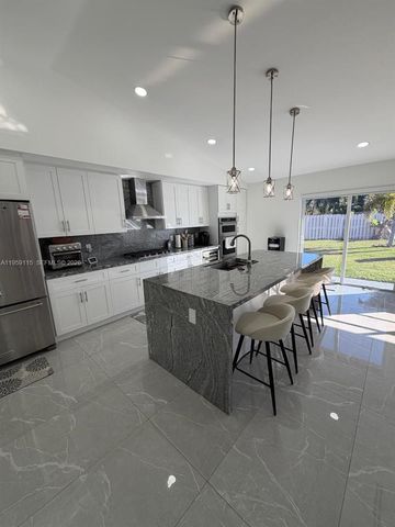 920 Monticello Ave 920, Davie, FL 33325