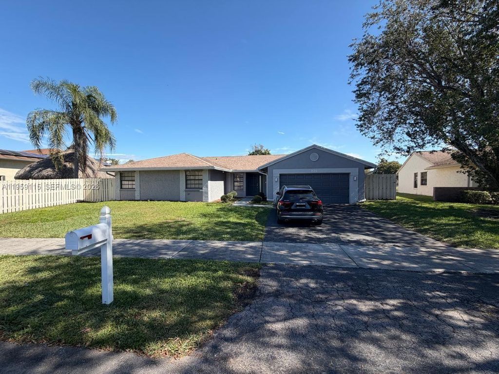 920 Monticello Ave 920, Davie, FL 33325