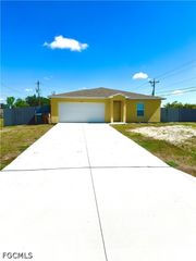 341 NE 13th TER, Cape Coral, FL 33909