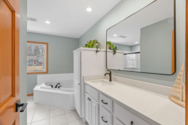 14858 Oakland Beach Avenue SE, Prior Lake, MN 55372