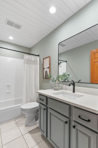 14858 Oakland Beach Avenue SE, Prior Lake, MN 55372