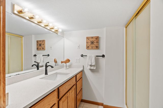 14858 Oakland Beach Avenue SE, Prior Lake, MN 55372