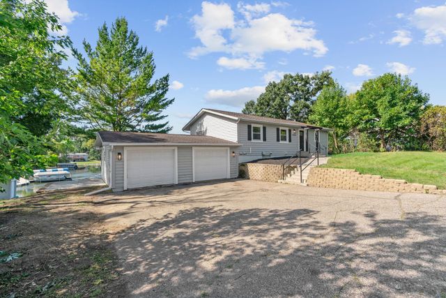 14858 Oakland Beach Avenue SE, Prior Lake, MN 55372