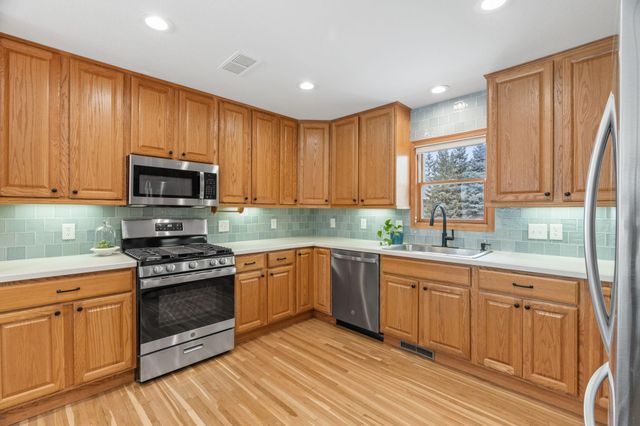 14858 Oakland Beach Avenue SE, Prior Lake, MN 55372