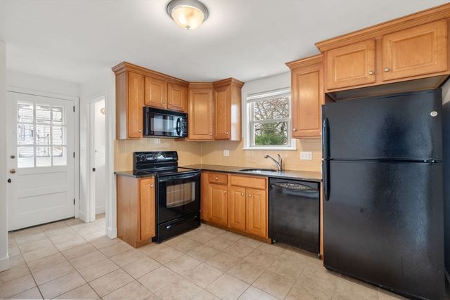 6 Massachusetts Ave, Braintree, MA 02184