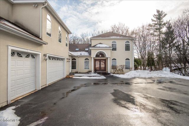 108 Woods Lane, Menands, NY 12204