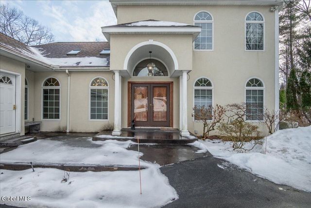 108 Woods Lane, Menands, NY 12204