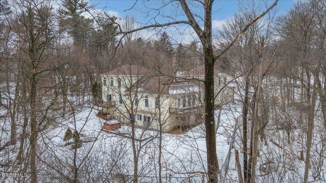 108 Woods Lane, Menands, NY 12204