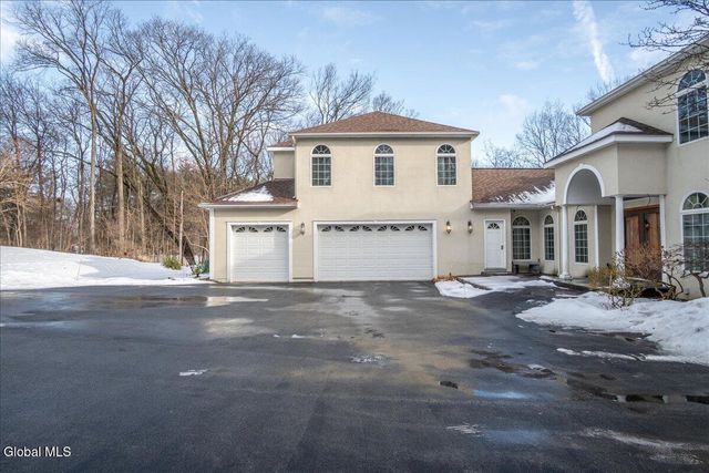 108 Woods Lane, Menands, NY 12204