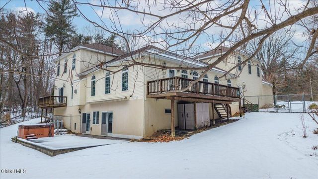 108 Woods Lane, Menands, NY 12204