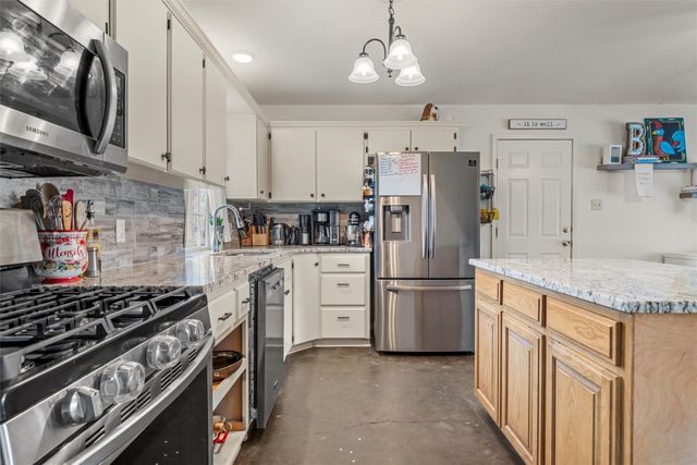 1235 Four Corners Road, West, TX 76691