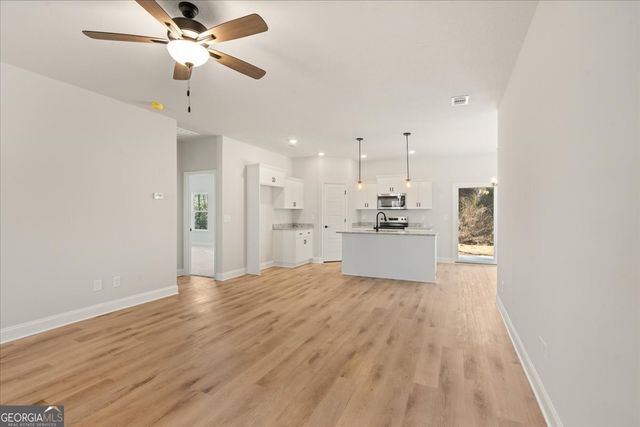 170 Foxridge Court, Metter, GA 30439