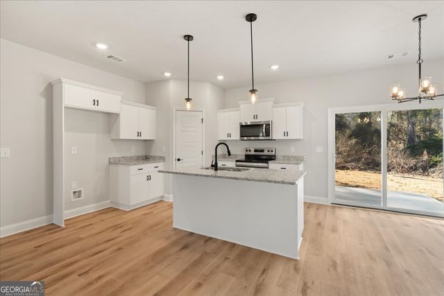 170 Foxridge Court, Metter, GA 30439