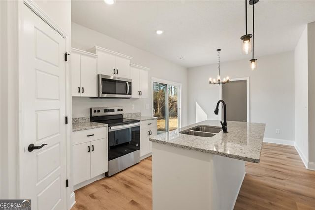 170 Foxridge Court, Metter, GA 30439