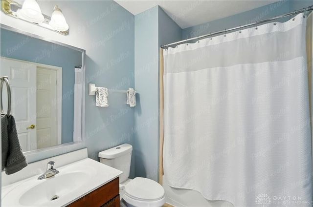 2435 Forest Oaks Drive, Beavercreek, OH 45431