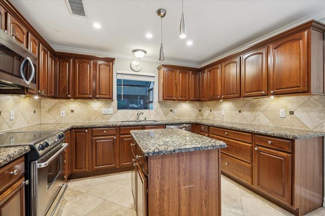 6310 Arnot Street, Houston, TX 77007