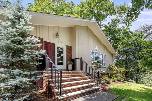 83 Brookside Ter, North Caldwell Boro, NJ 07006