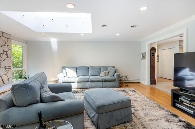 83 Brookside Ter, North Caldwell Boro, NJ 07006